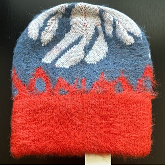 New with tags Urban Outfitters Beanie - Picture 5 of 6